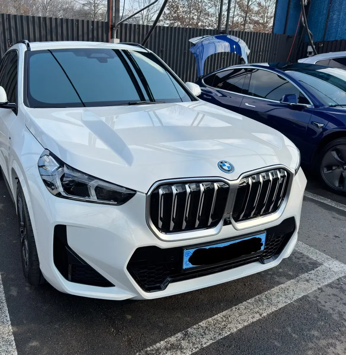 BMW IX1 앞 범퍼 팝니다